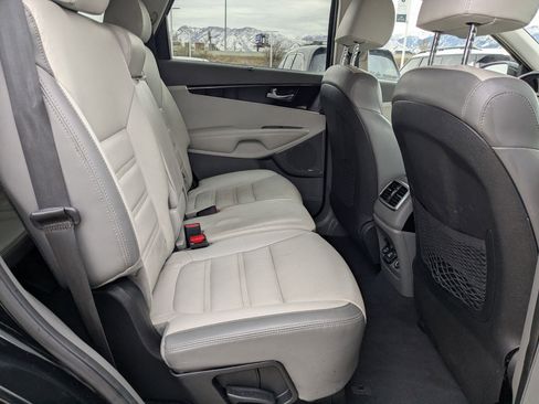 Used 2019 Kia Sorento SX w/ SX Touring Package image 17