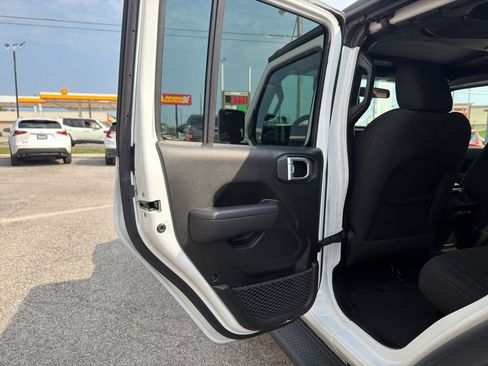 Certified 2022 Jeep Wrangler Unlimited Sport AWD/4WD image 23