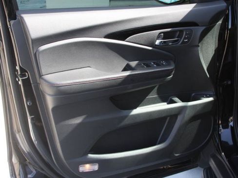 Used 2020 Honda Pilot Black Edition image 21