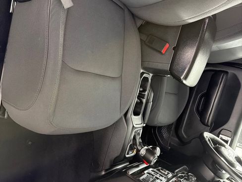 Used 2018 Jeep Wrangler Unlimited Sport S AWD/4WD image 24
