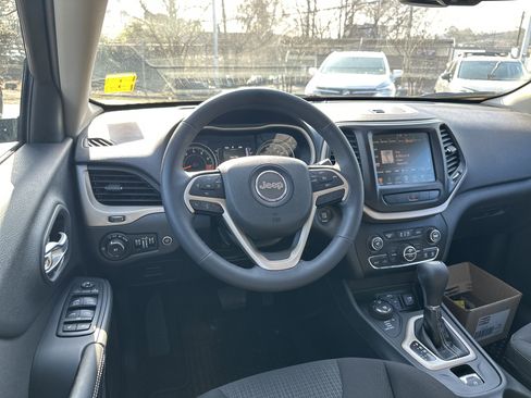 Used 2015 Jeep Cherokee Latitude w/ Comfort/Convenience Group image 24