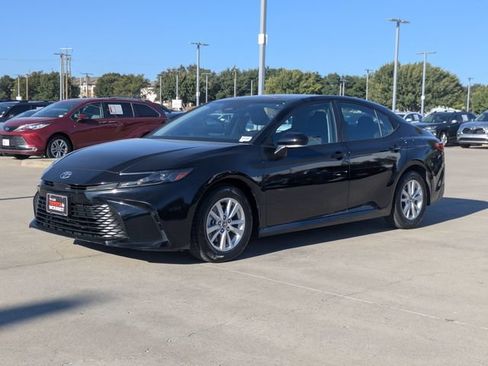 Used 2025 Toyota Camry LE FWD image 10