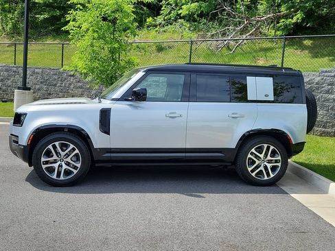 Used 2021 Land Rover Defender 110 X-Dynamic SE AWD/4WD image 6