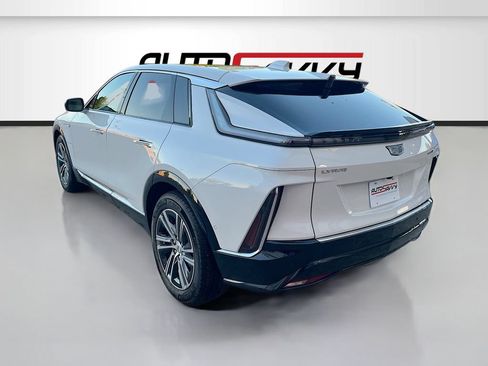 Used 2025 Cadillac Lyriq Luxury AWD/4WD image 5