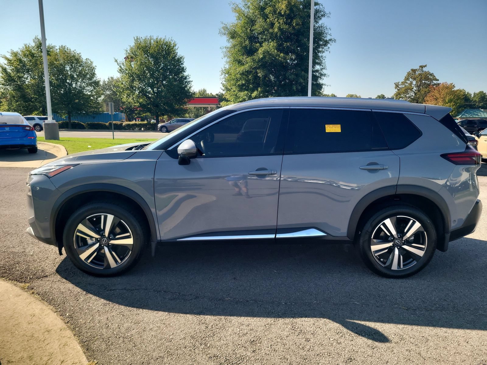 Used 2023 Nissan Rogue Platinum w/ Platinum Premium Package FWD image 6