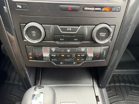 Used 2019 Ford Explorer XLT w/ Equipment Group 202A AWD/4WD image 21