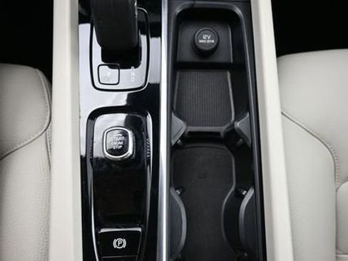 Used 2023 Volvo XC60 B5 Plus w/ Protection Package Premier AWD/4WD image 12