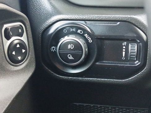 Used 2023 Jeep Gladiator Sport AWD/4WD image 12