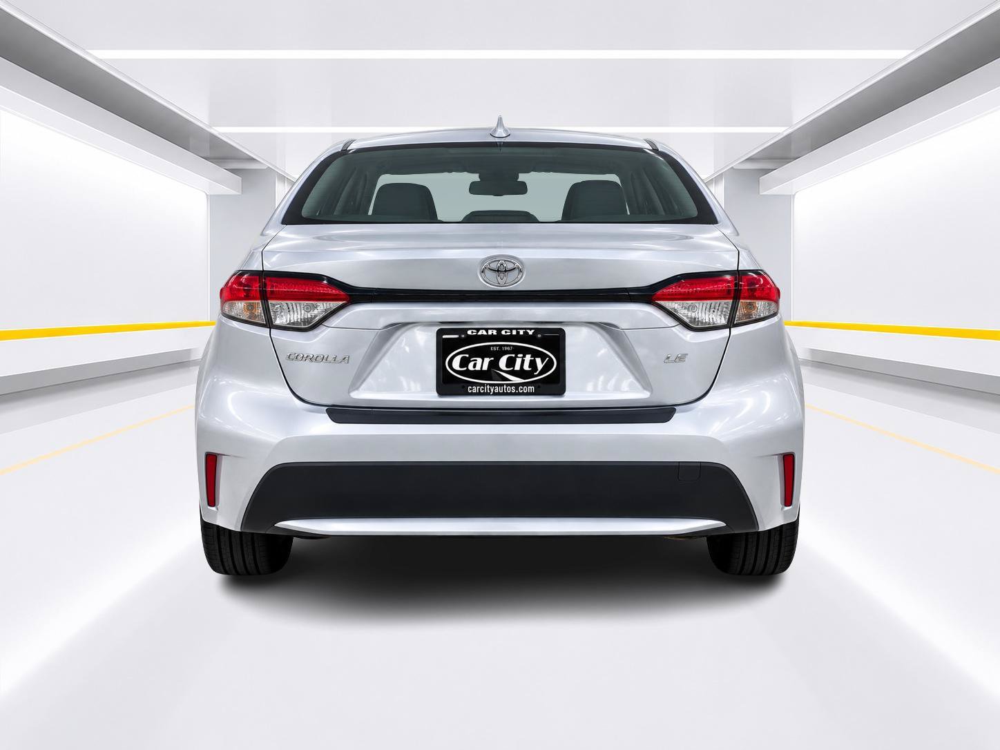 Used 2020 Toyota Corolla LE FWD image 4