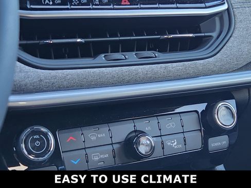 Used 2025 Jeep Compass Latitude image 5