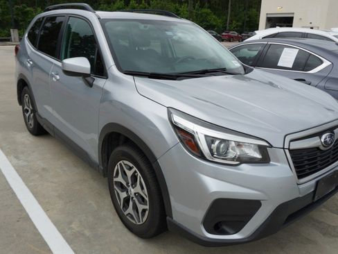 Used 2020 Subaru Forester Premium AWD/4WD image 3
