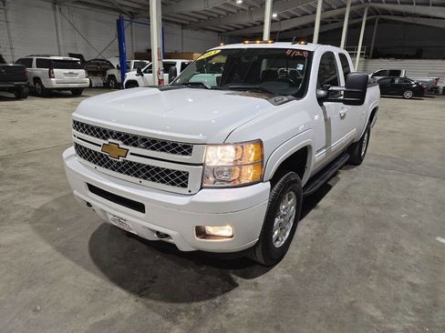 Used 2013 Chevrolet Silverado 2500 LT w/ Z71 Appearance Package AWD/4WD image 3