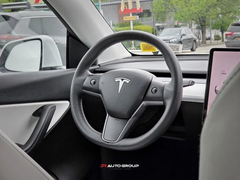 Used 2021 Tesla Model Y Long Range AWD/4WD image 15