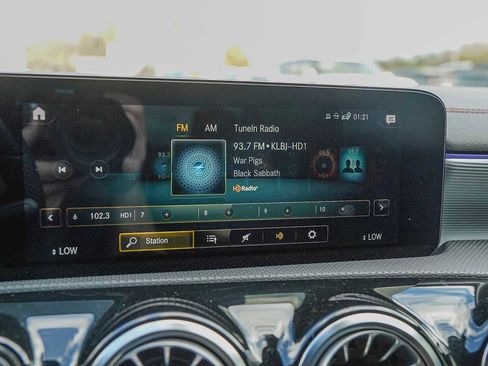 Used 2021 Mercedes-Benz CLA 250 image 17