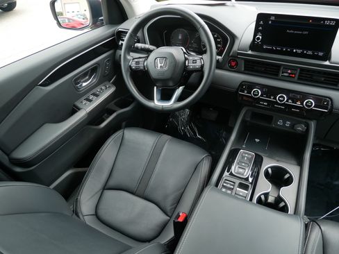 Certified 2023 Honda Pilot Touring image 9