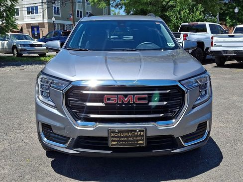 Used 2023 GMC Terrain SLE w/ Driver Convenience Package AWD/4WD image 2