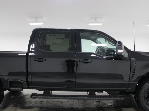 New 2026 Ford F250 Lariat w/ Black Appearance Package image 10