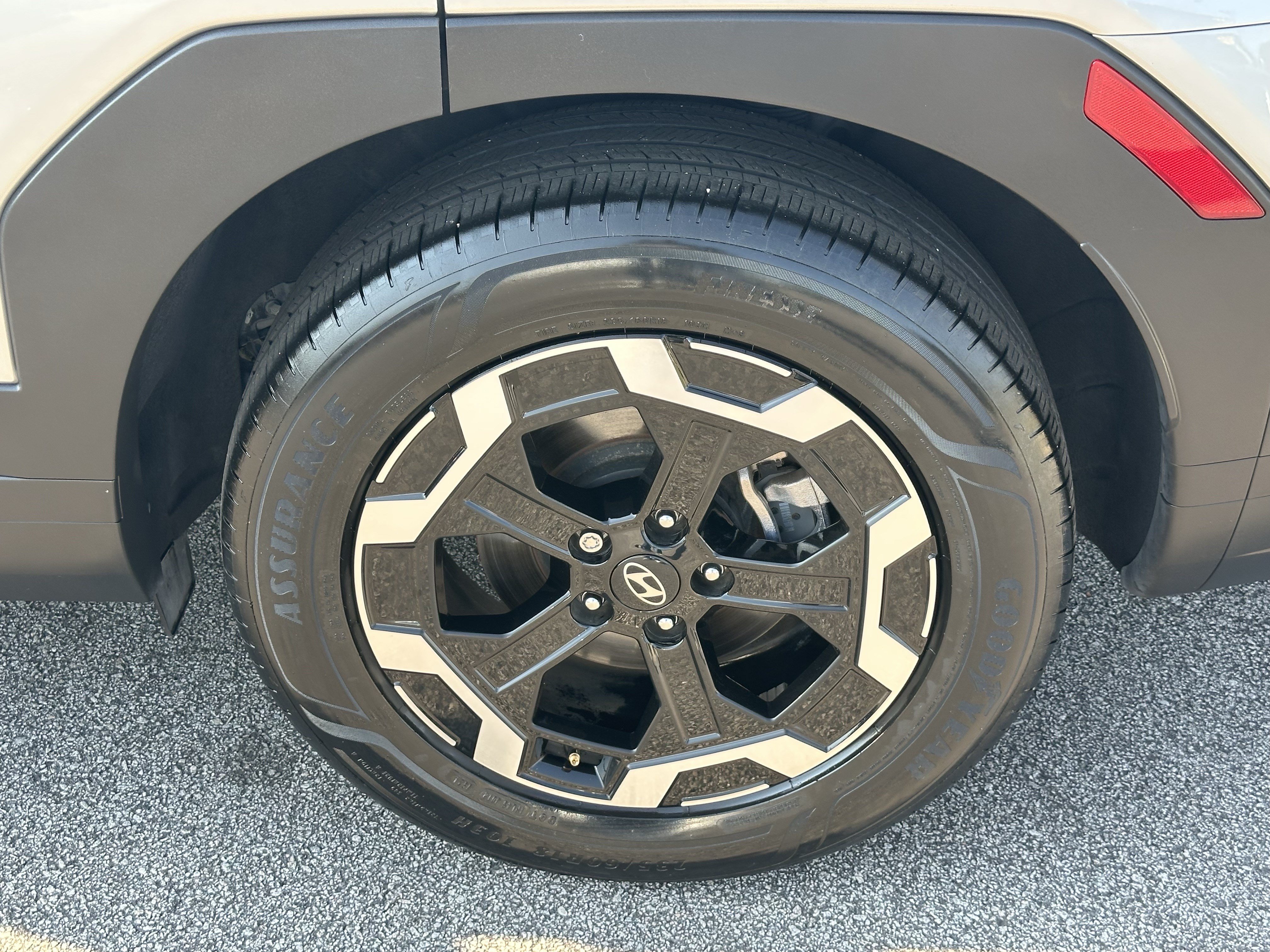 Used 2024 Hyundai Santa Fe SEL FWD image 18