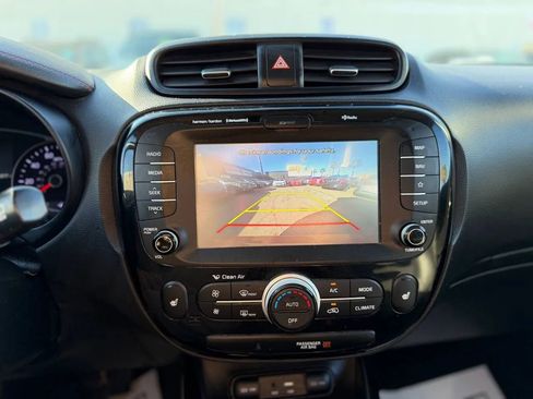 Used 2018 Kia Soul ! w/ Tech Package FWD image 45