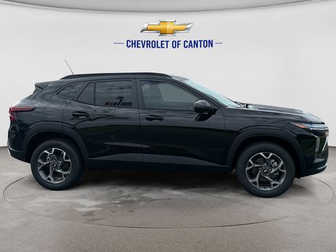 New 2026 Chevrolet Trax LT FWD image 4