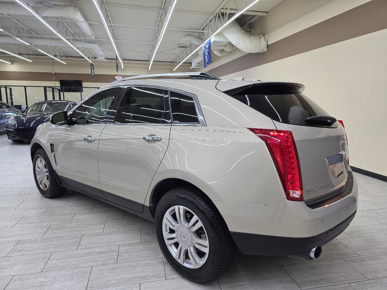 Used 2011 Cadillac SRX Luxury FWD image 8