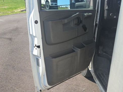 Used 2018 GMC Savana 3500 Extended w/ Driver Convenience Package image 18