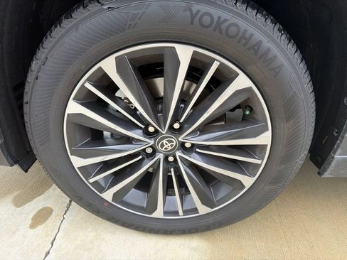 Used 2026 Toyota Grand Highlander AWD Hybrid image 9