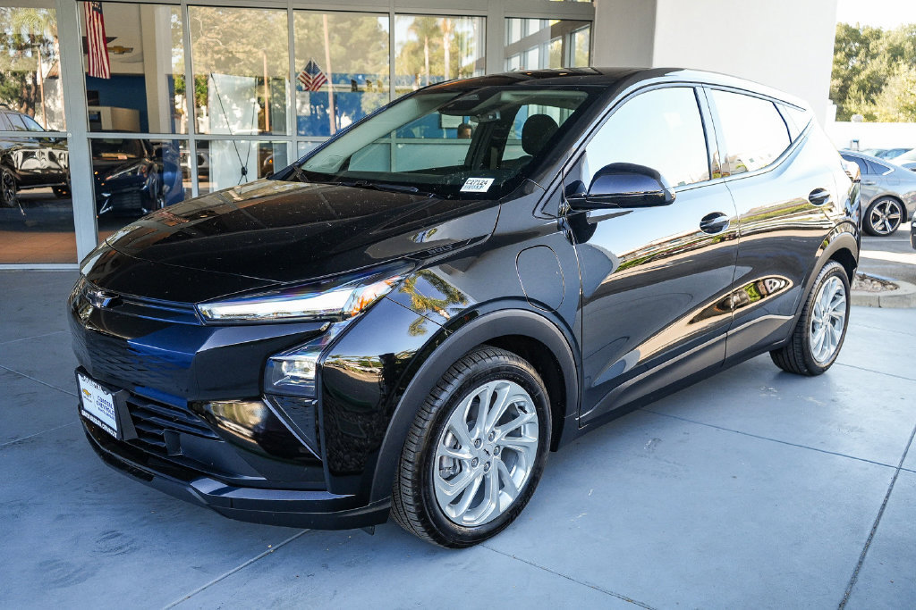 New 2027 Chevrolet Bolt LT w/ Comfort Package FWD image 3