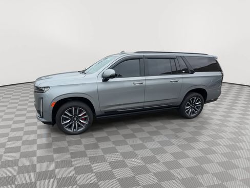 Used 2024 Cadillac Escalade ESV Sport Platinum w/ Heavy-Duty Trailer Package AWD/4WD image 4