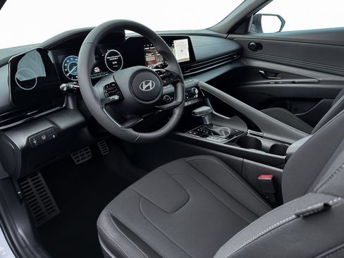New 2025 Hyundai Elantra SEL image 14