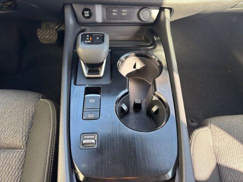 Used 2025 Nissan Rogue SV image 43