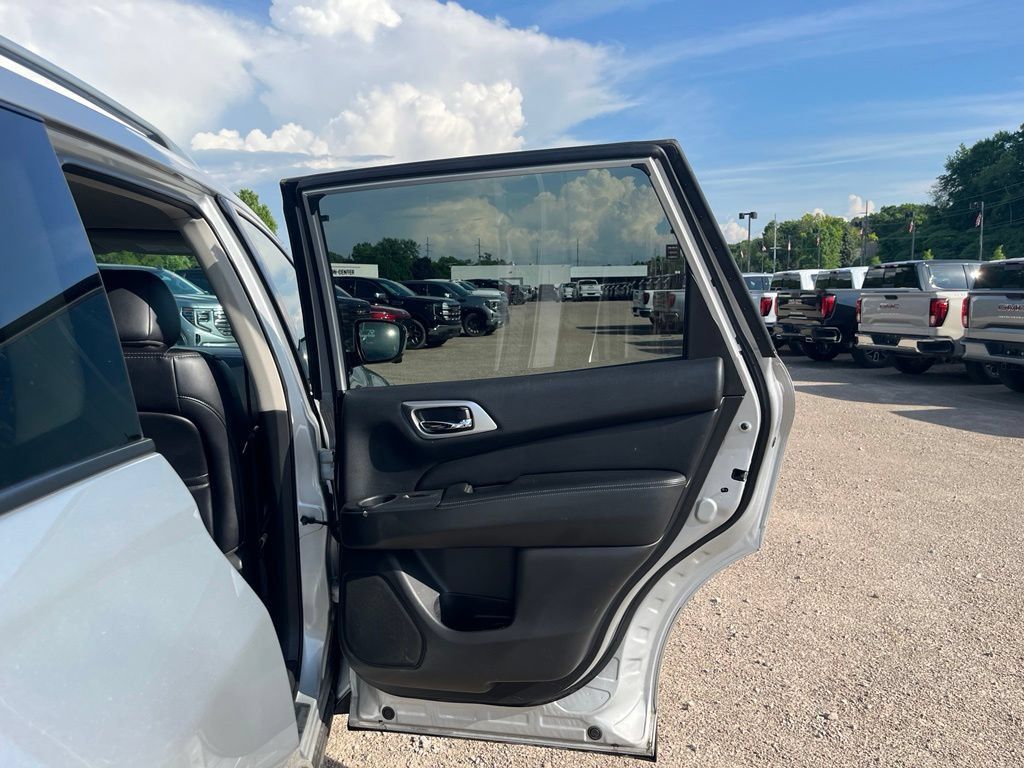 Used 2020 Nissan Pathfinder SL FWD image 34
