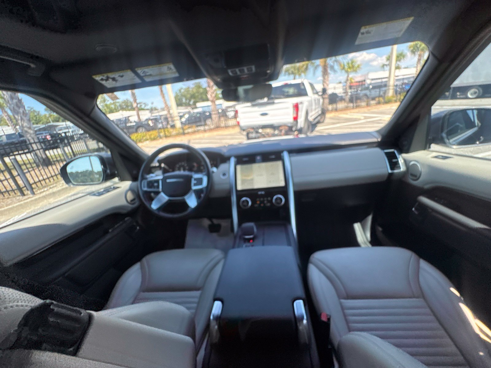 Used 2022 Land Rover Discovery S AWD/4WD image 17