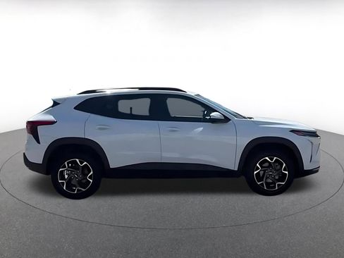 Used 2025 Chevrolet Trax LT w/ LT Convenience Package image 11
