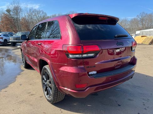 Used 2017 Jeep Grand Cherokee Altitude image 3