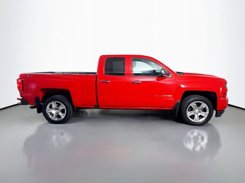 Used 2018 Chevrolet Silverado 1500 Custom w/ Custom Value Package AWD/4WD image 11