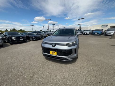 Used 2026 Volkswagen Tiguan SE AWD/4WD image 6