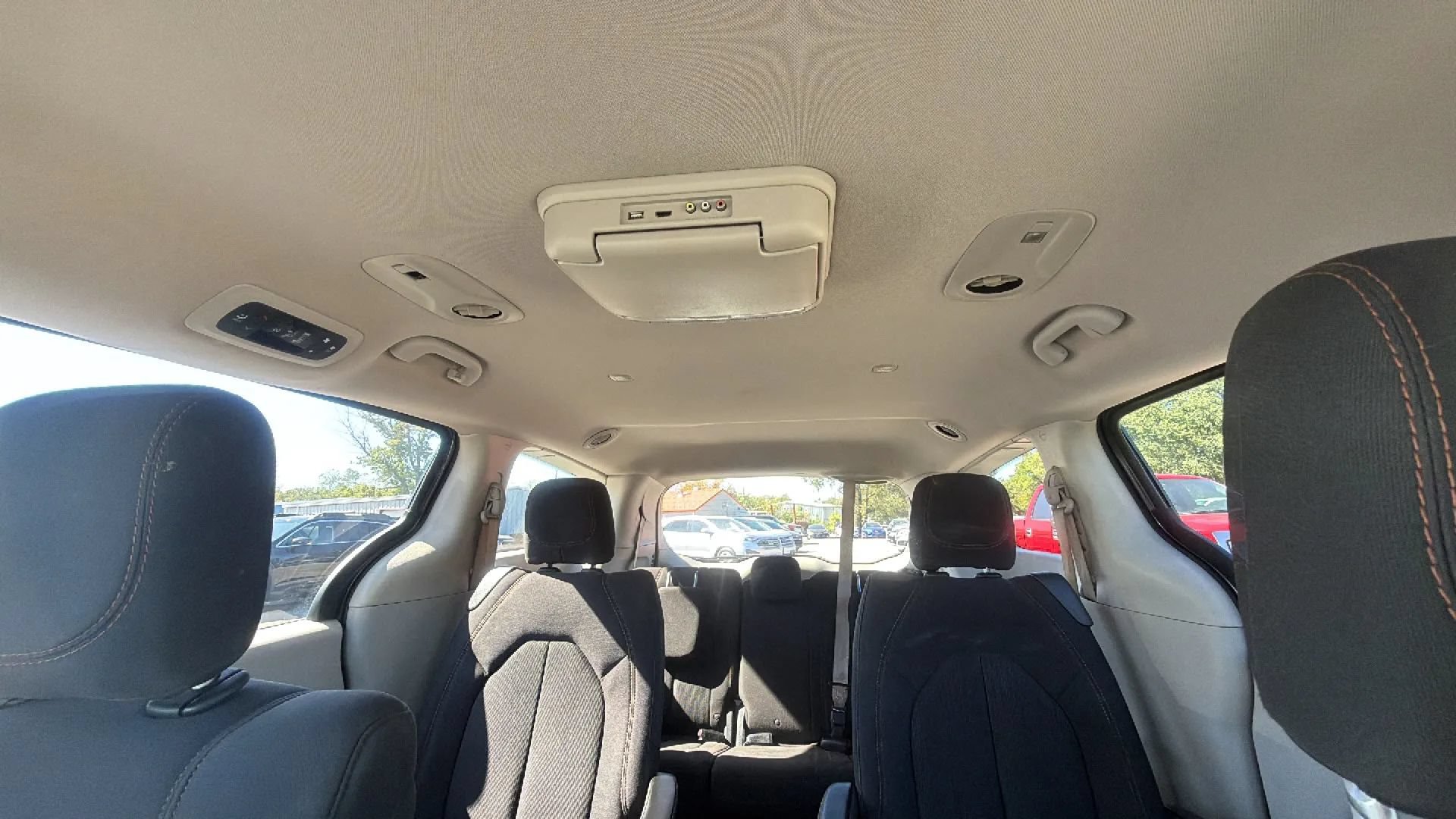Used 2018 Chrysler Pacifica LX w/ Tire & Wheel Group FWD image 35