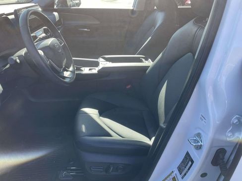 Used 2024 Toyota Grand Highlander XLE image 30