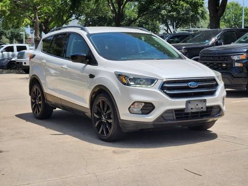 Used 2019 Ford Escape SE FWD image 3