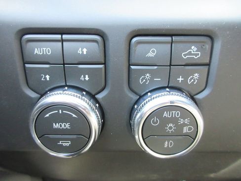 New 2026 GMC Sierra 1500 Denali w/ Denali Reserve Package AWD/4WD image 17