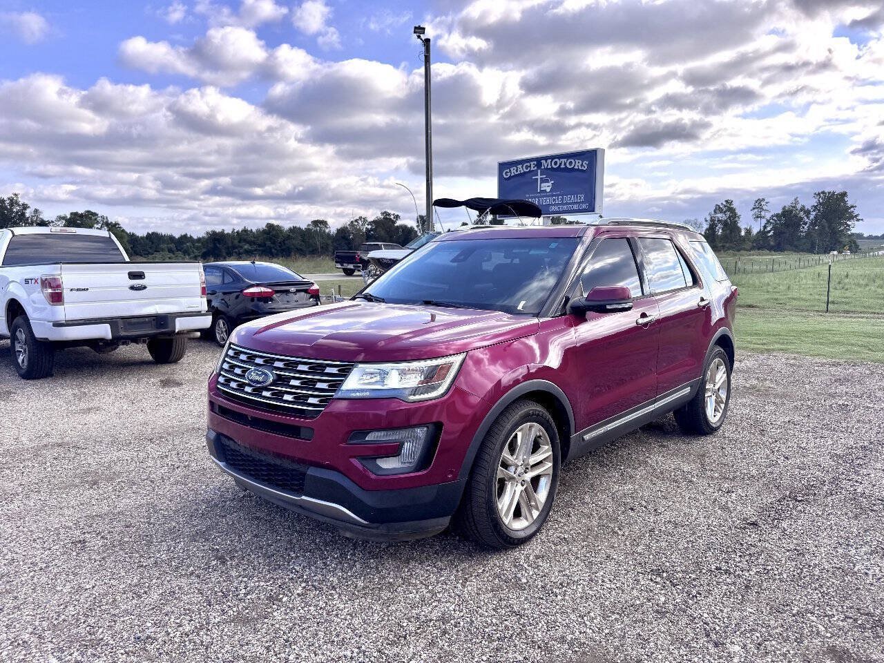 Used 2017 Ford Explorer Limited w/ Equipment Group 301A FWD image 3