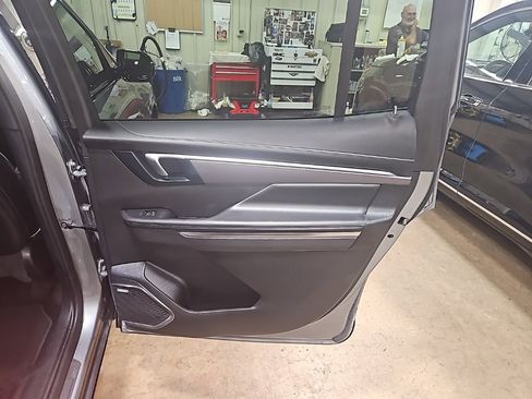 Used 2025 Buick Enclave Sport Touring image 27