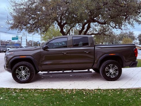 Used 2024 GMC Canyon AT4 w/ Technology Package image 9