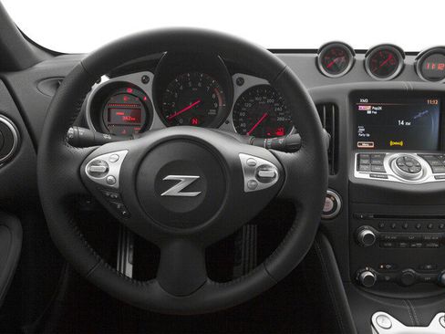 Used 2016 Nissan 370Z Touring RWD image 9