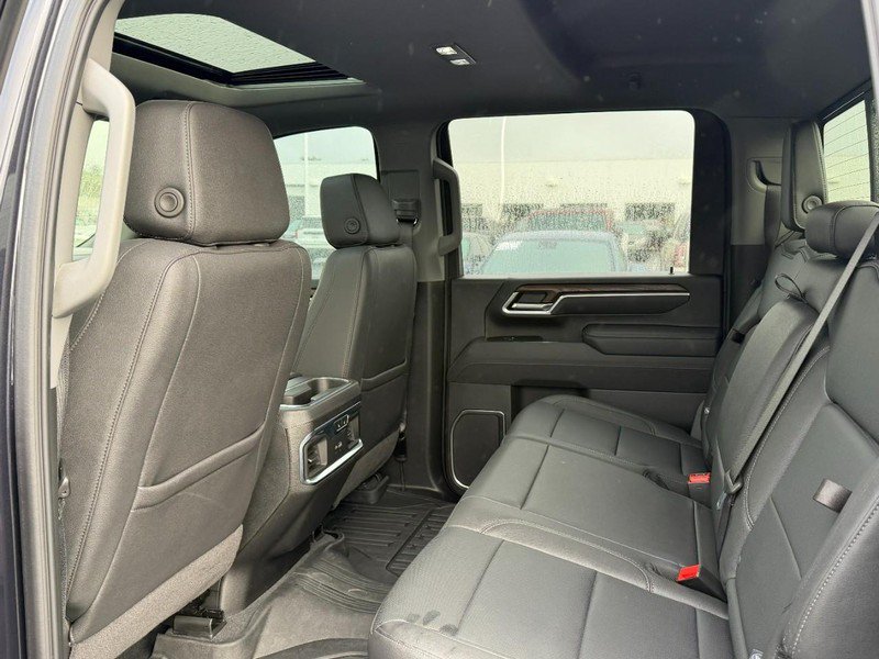 Used 2025 GMC Sierra 2500 SLT w/ SLT Premium Package AWD/4WD image 9