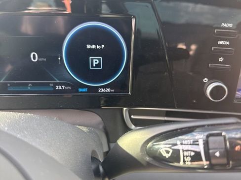 Used 2022 Hyundai Elantra SEL w/ Convenience + Premium Package image 8