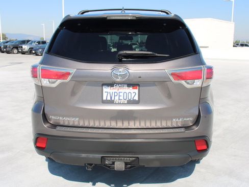 Used 2016 Toyota Highlander XLE image 4