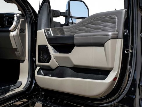 Used 2025 Ford F450 Platinum w/ Platinum Plus Package image 43