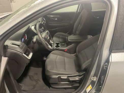 Used 2024 GMC Terrain SLE AWD/4WD image 19